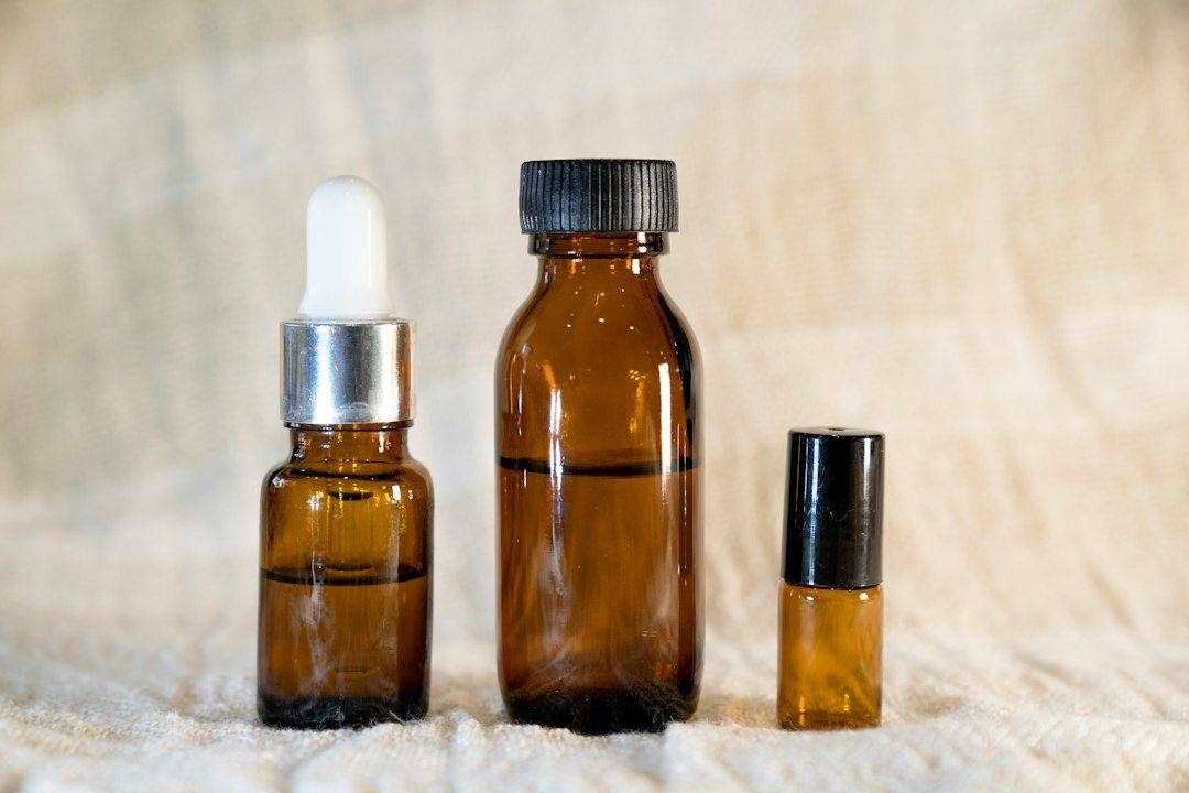 Mock-up amber glass bottles (photographie d’illustration)