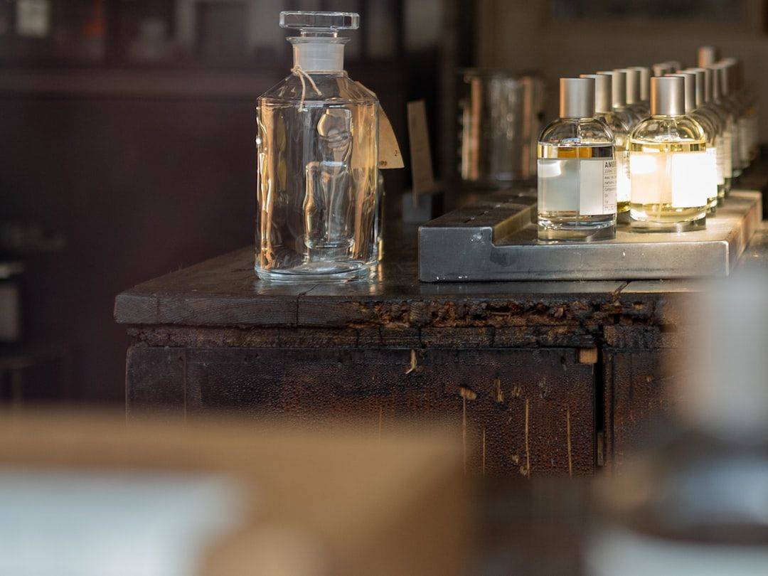 clear glass bottle on brown wooden table (photographie d’illustration)